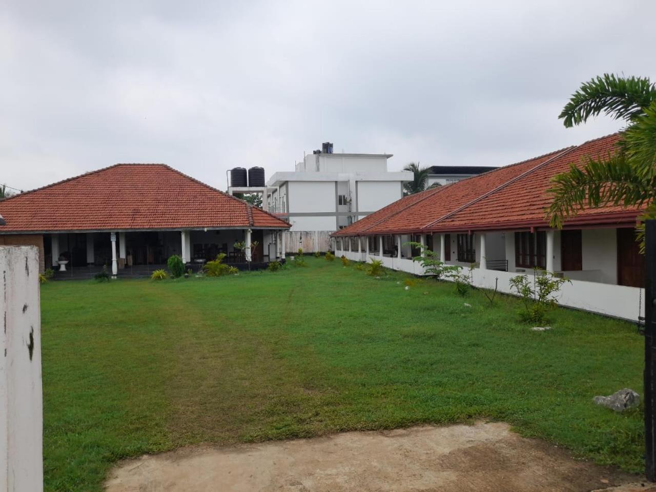 Hotel Blu Marine Nilaveli à Trincomalee Extérieur photo